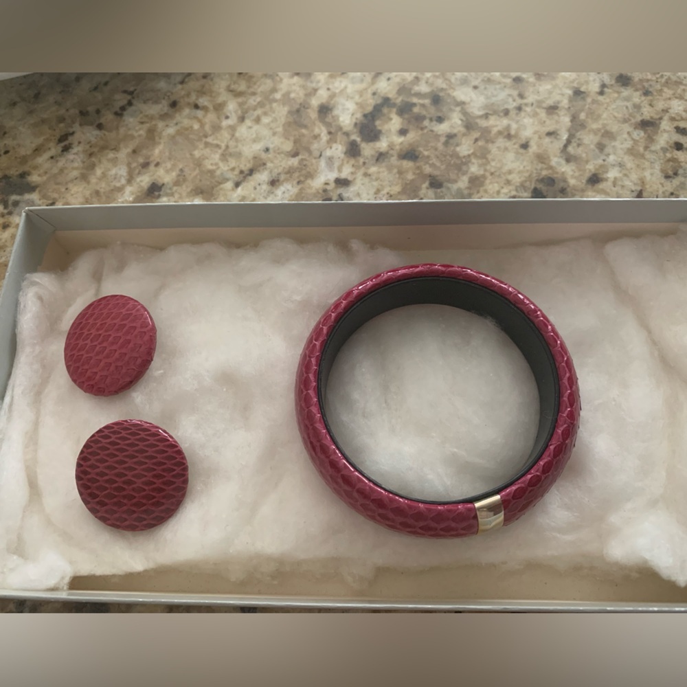 Elegant Pink Snakeskin Bracelet and Earring Set
